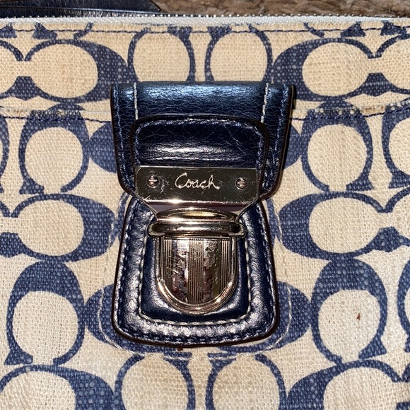 Coach canvas crossbody bag - Picture 2 of 11